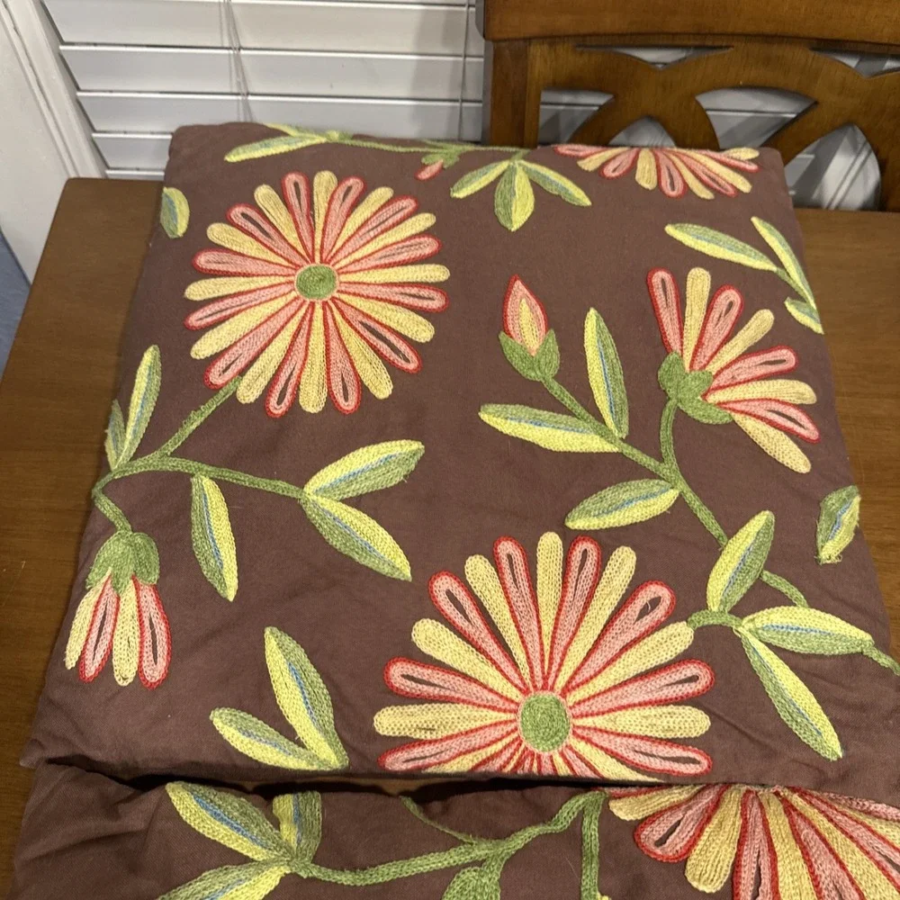 Lot Of 2 Pottery Barn Pillow Shams  Floral Daisy Print  Multicolor